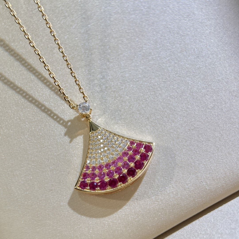 Bv1g*ai necklaces